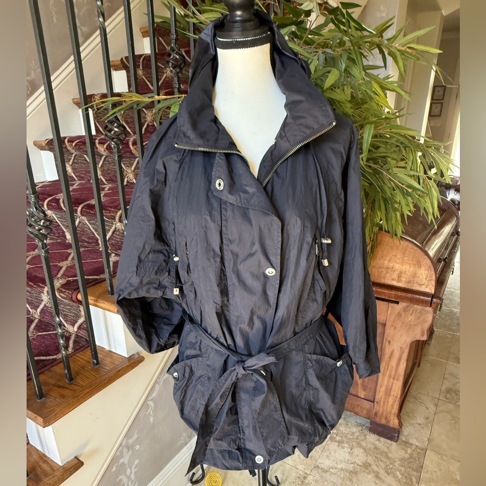 COLE HAAN ladies, packable, black rain, jacket size medium excellent condition - Picture 11 of 13